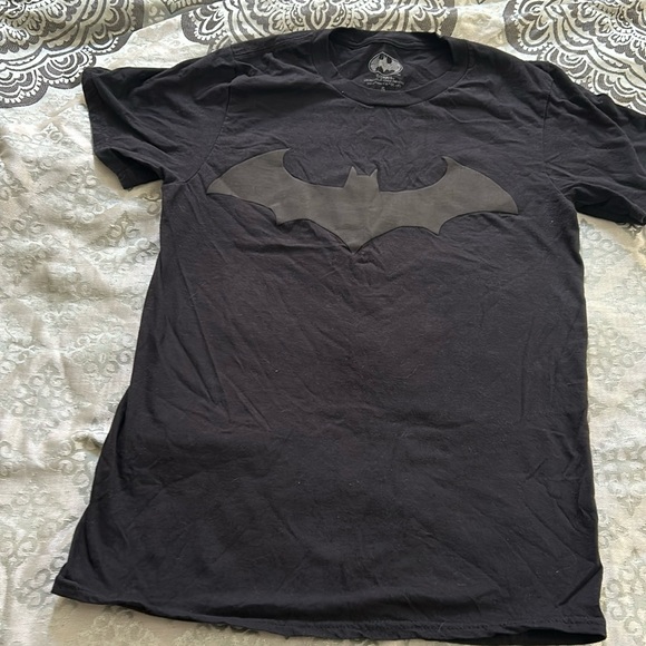 Unisex Batman Tshirt size Men’s S - Picture 1 of 3